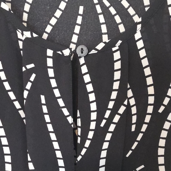 Ann Taylor Factory Black and White Patterned Blouse - Picture 3 of 4